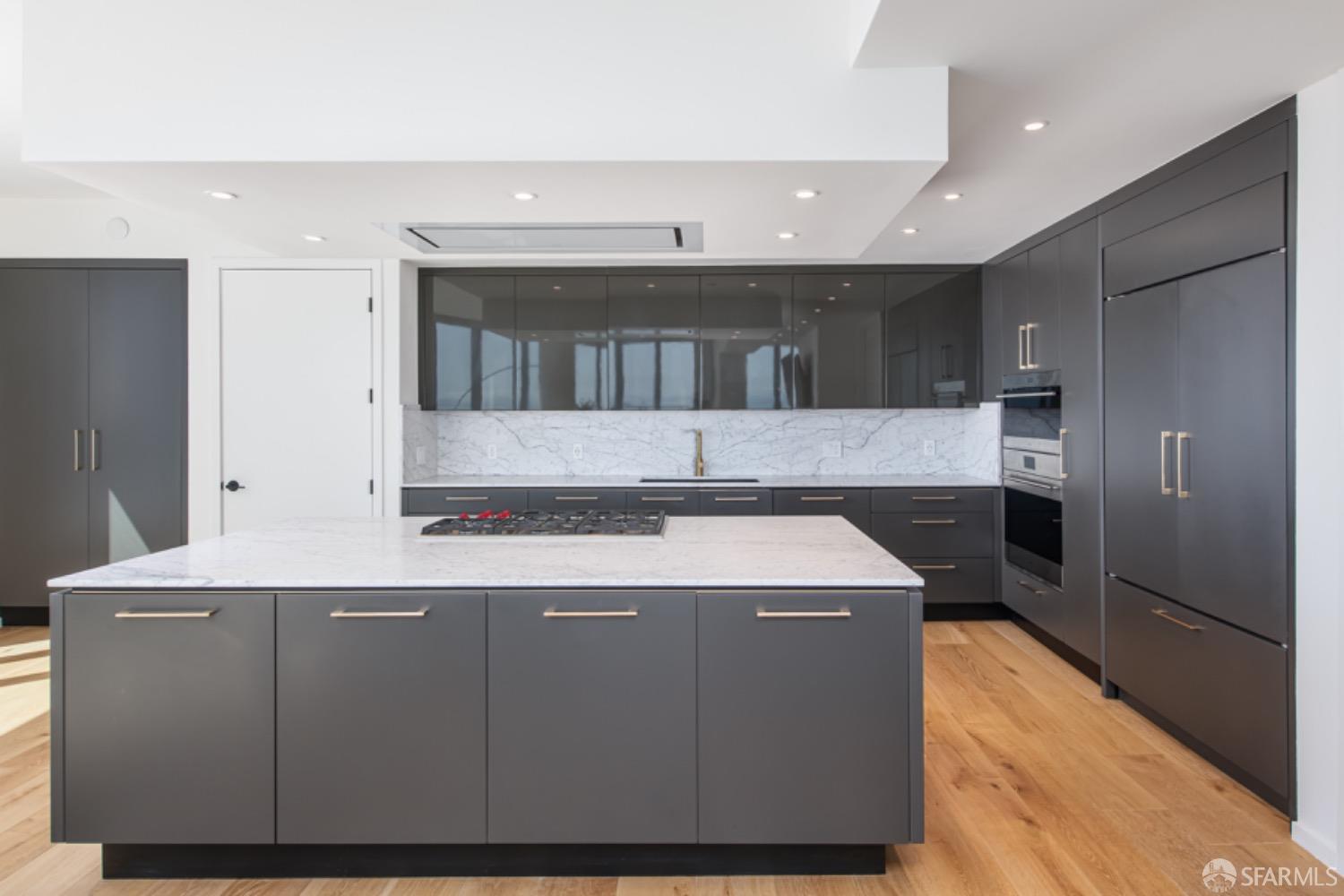 201 Folsom Street Unit: PH41C