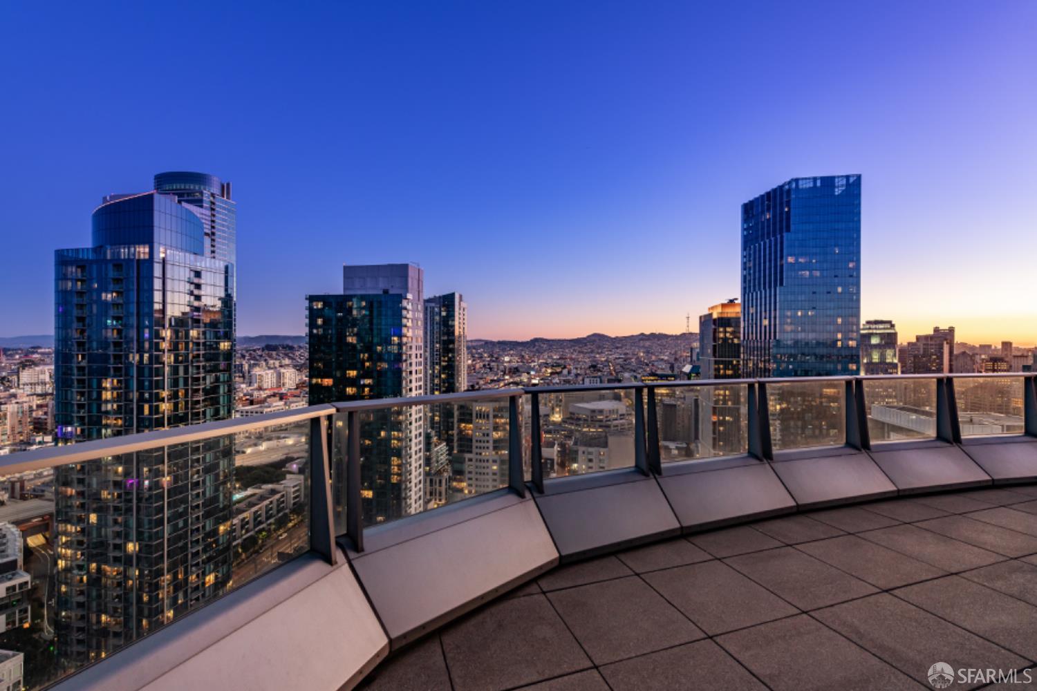 201 Folsom Street Unit: PH41C