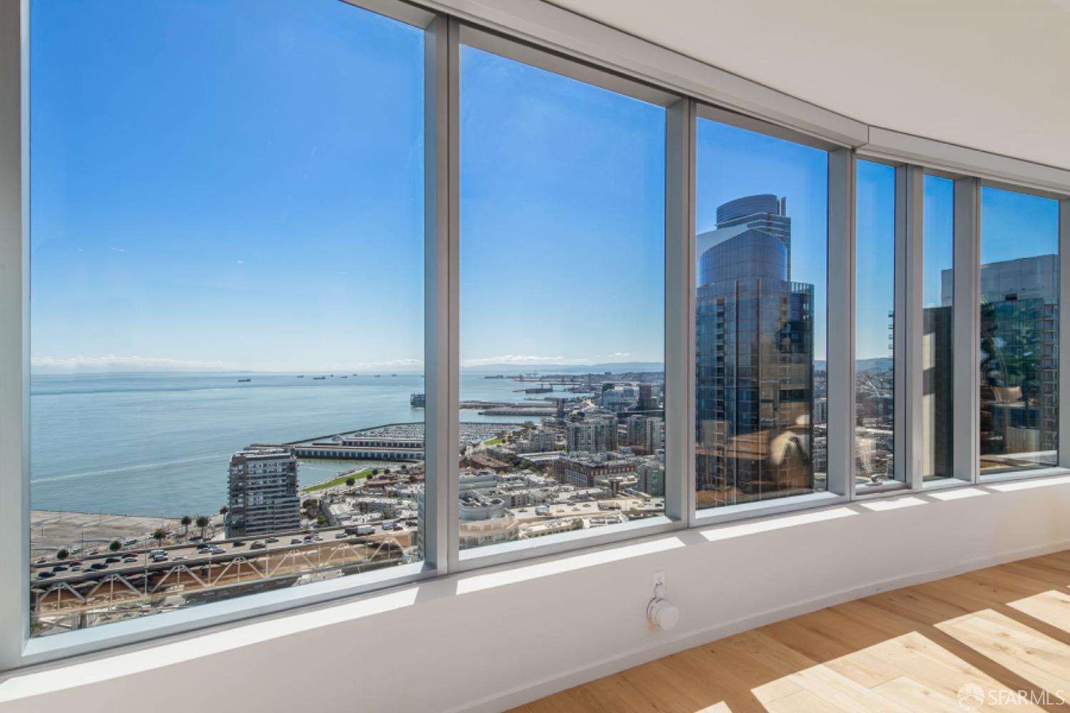 201 Folsom Street Unit: PH41C