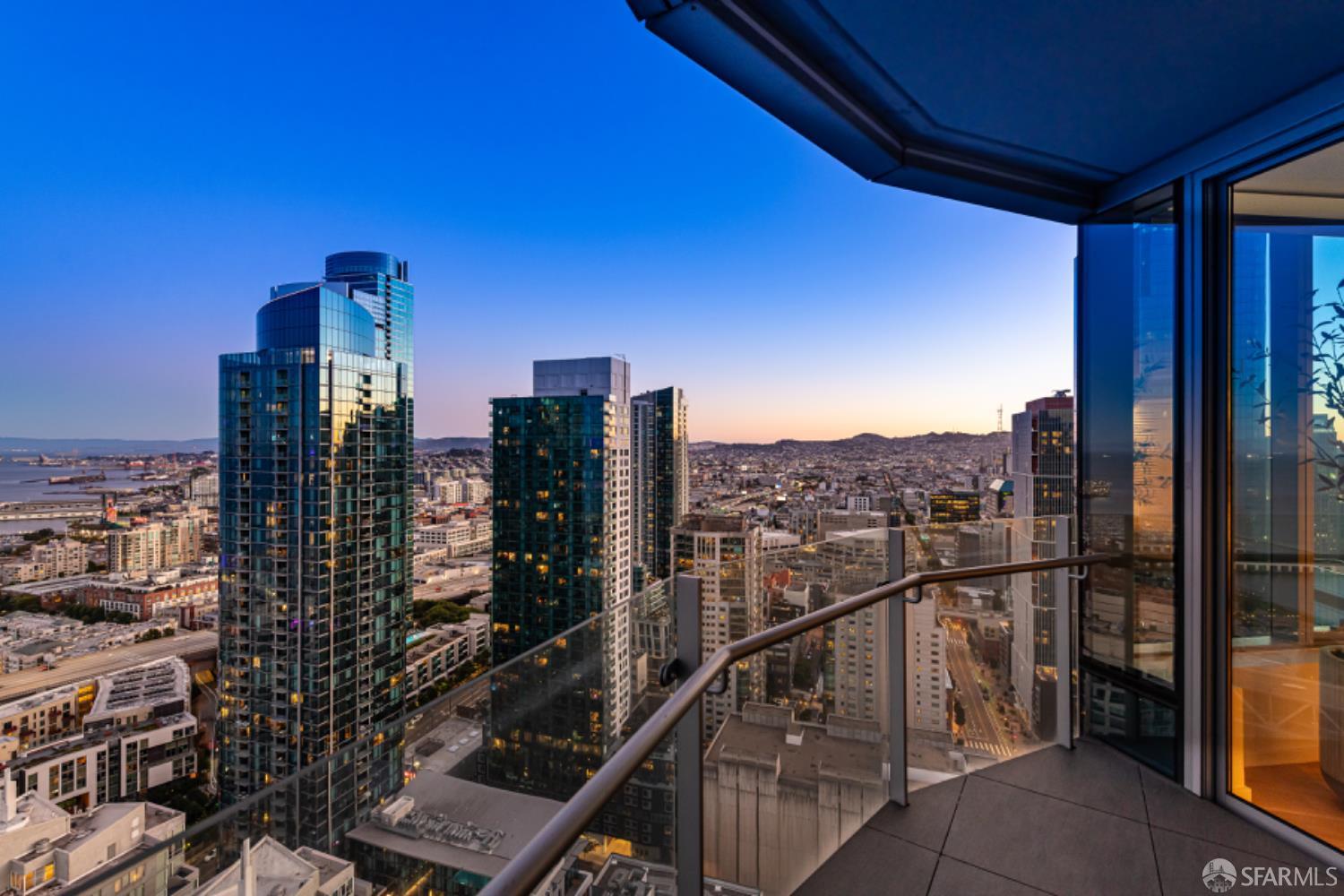201 Folsom Street Unit: PH41C
