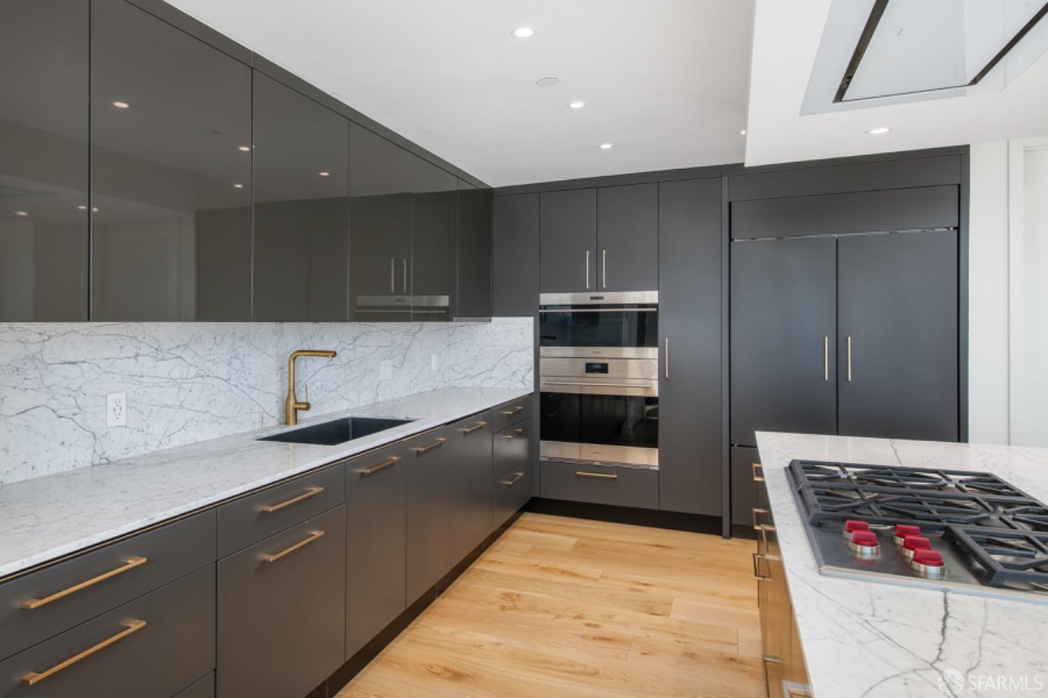 201 Folsom Street Unit: PH41C