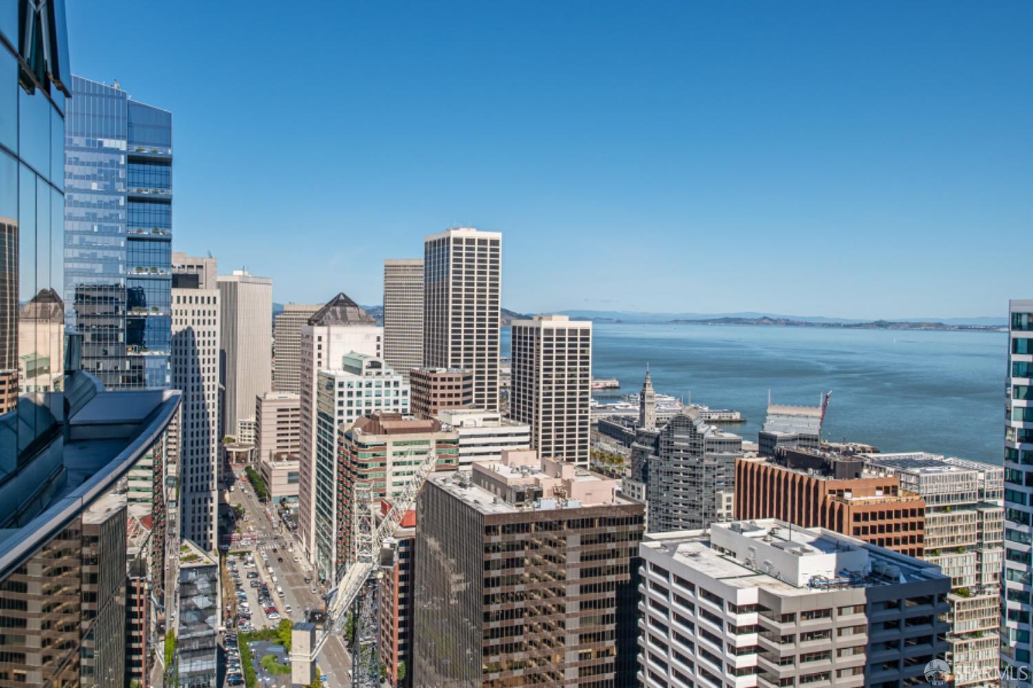201 Folsom Street Unit: PH41C