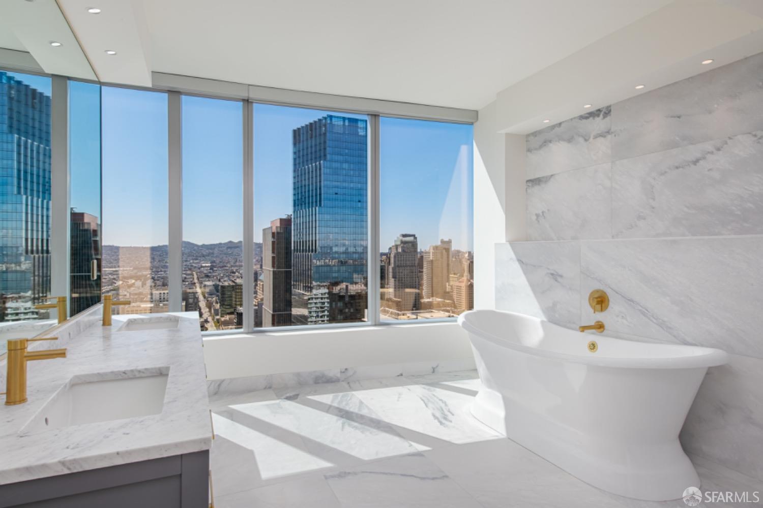 201 Folsom Street Unit: PH41C