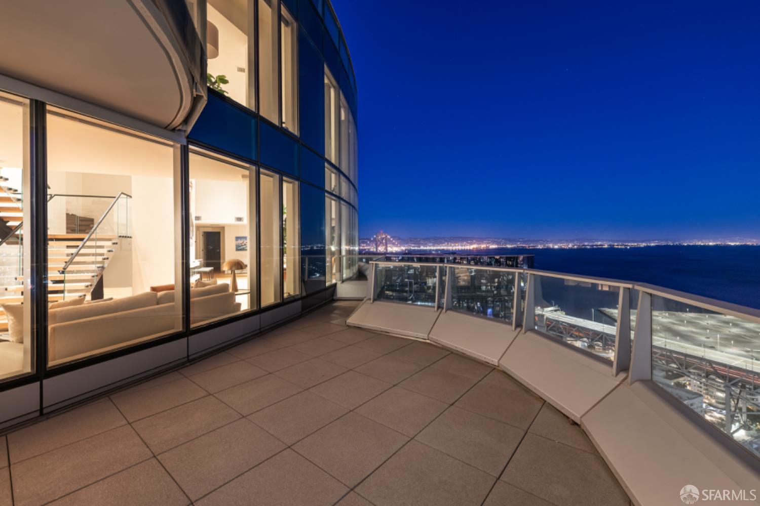 201 Folsom Street Unit: PH41C