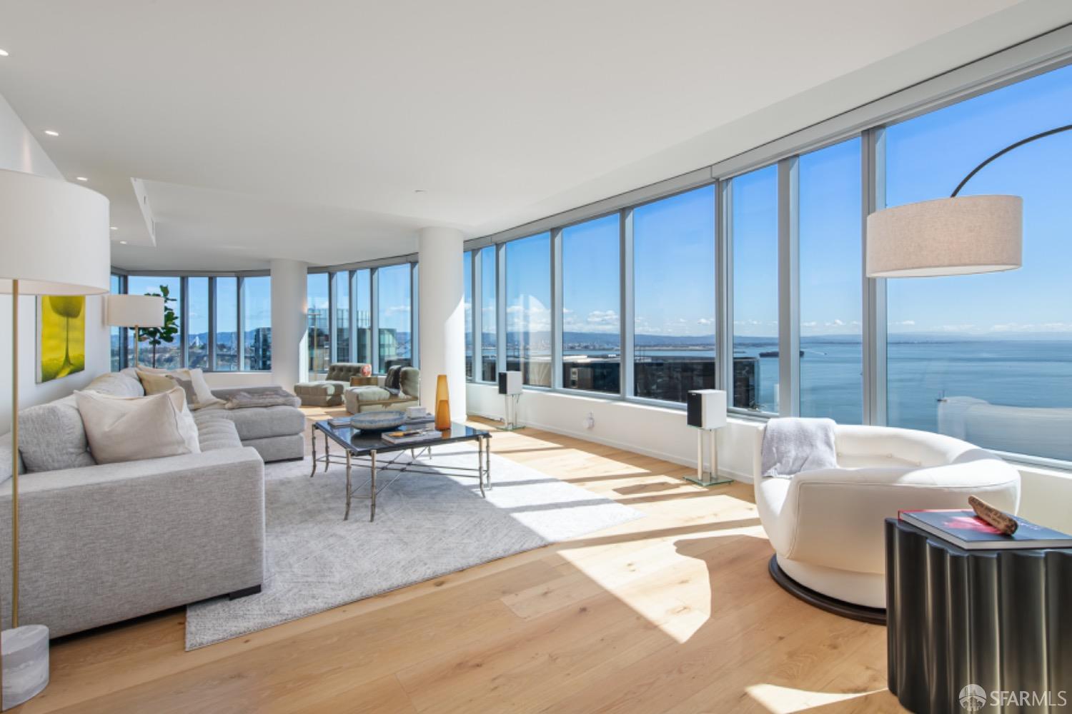 201 Folsom Street Unit: PH41C