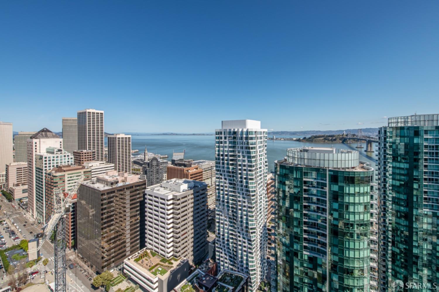 201 Folsom Street Unit: PH41C