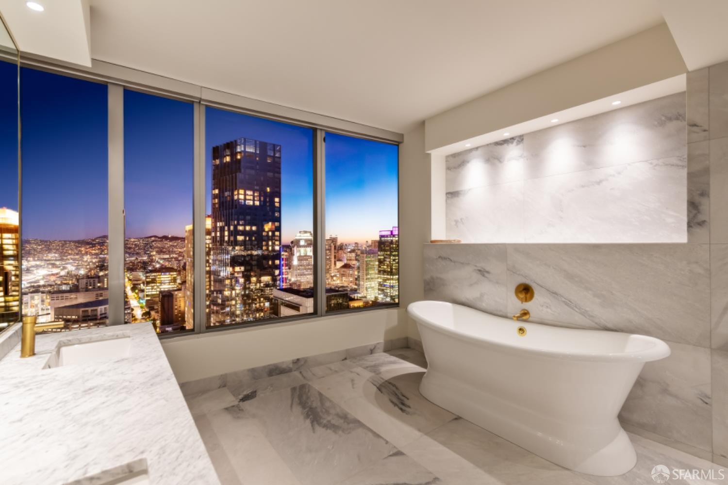 201 Folsom Street Unit: PH41C