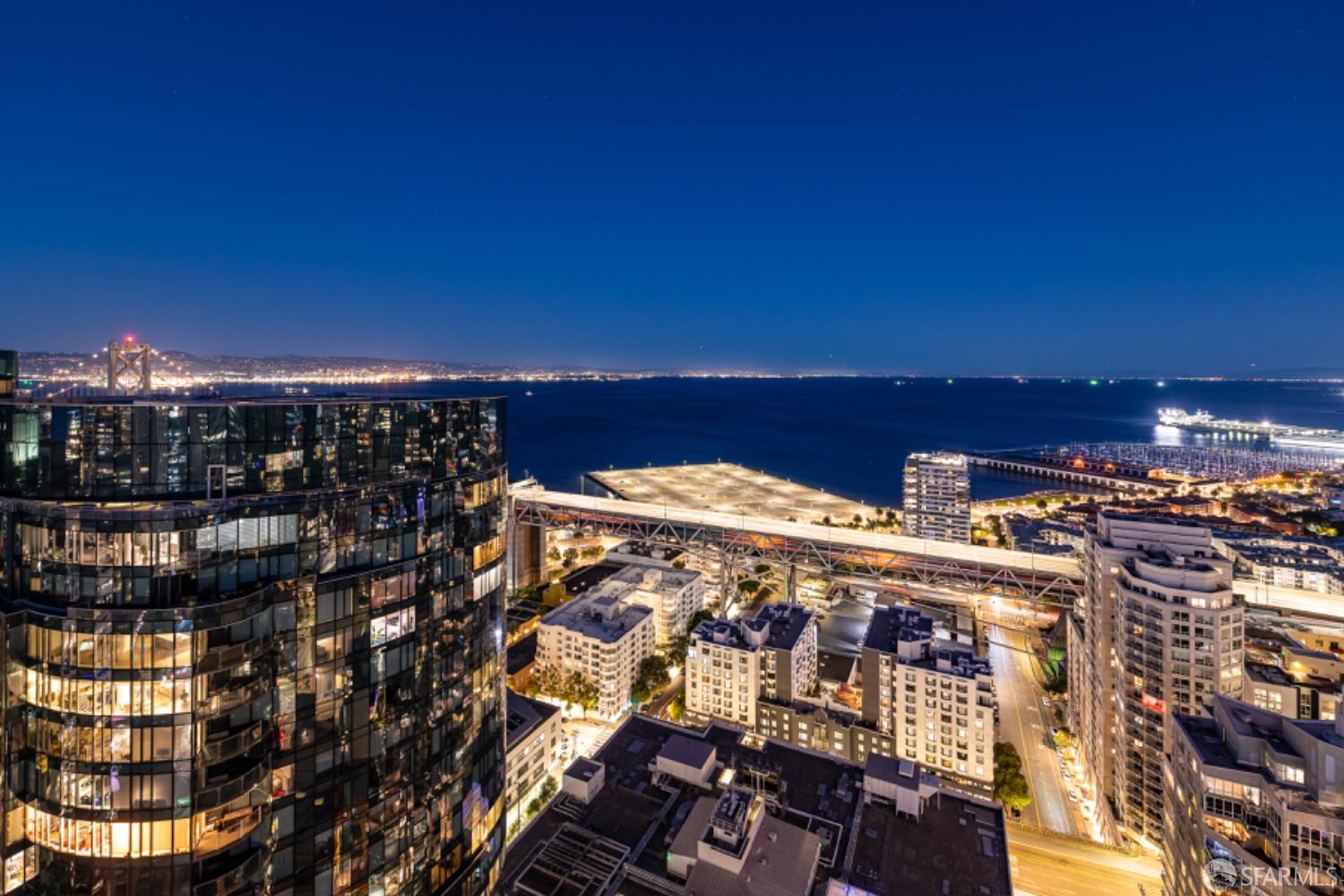 201 Folsom Street Unit: PH41C