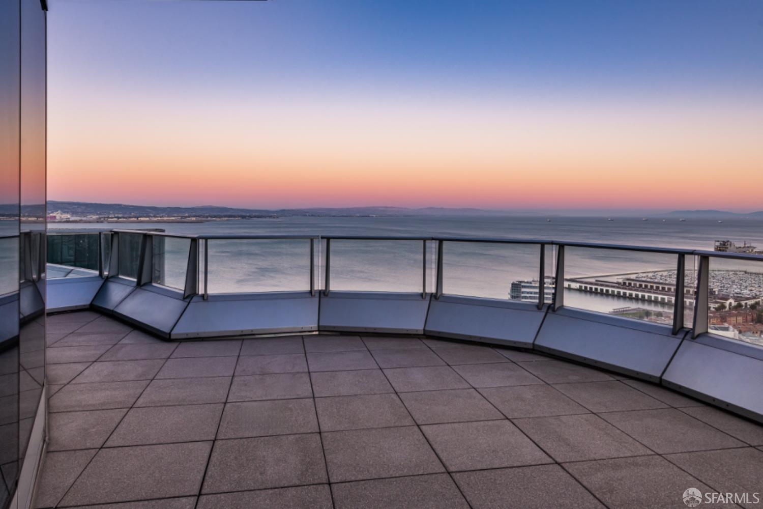 201 Folsom Street Unit: PH41C