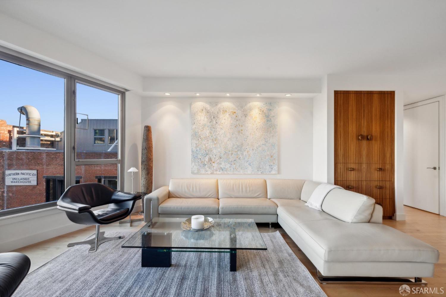 219 Brannan Street # 3G