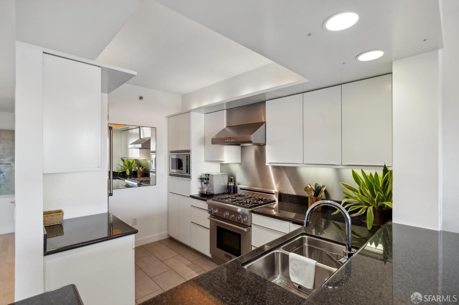 219 Brannan Street # 3G