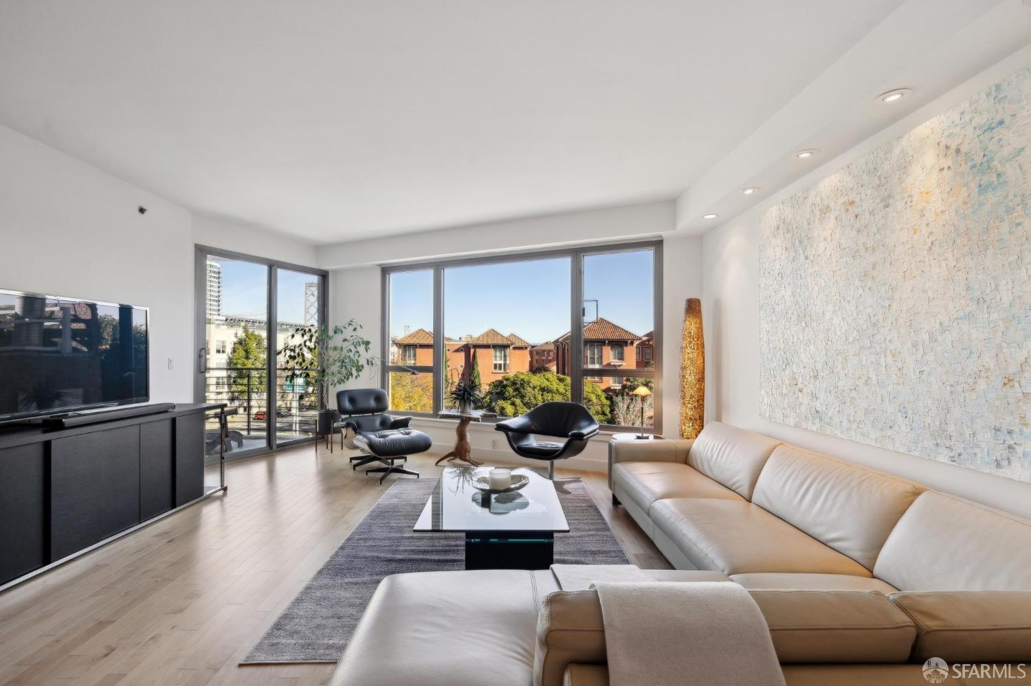219 Brannan Street # 3G