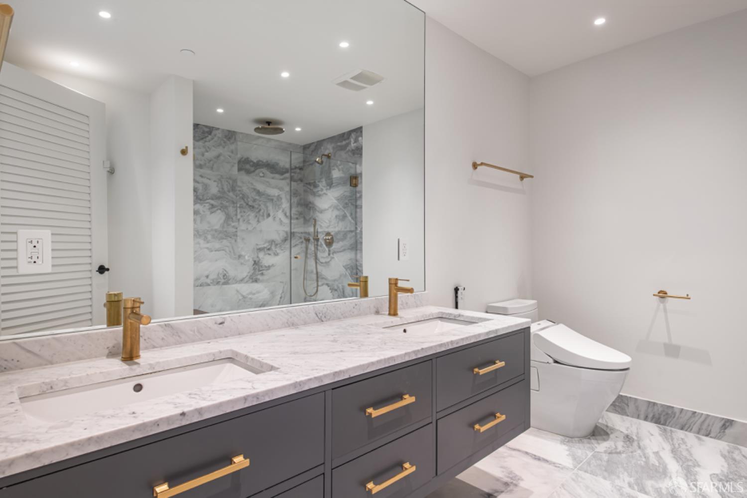 201 Folsom Street Unit: PH41