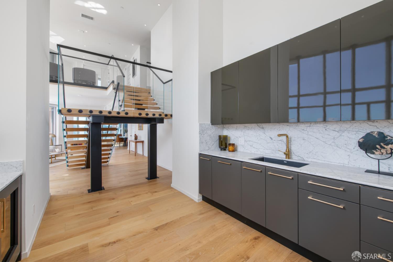 201 Folsom Street Unit: PH41