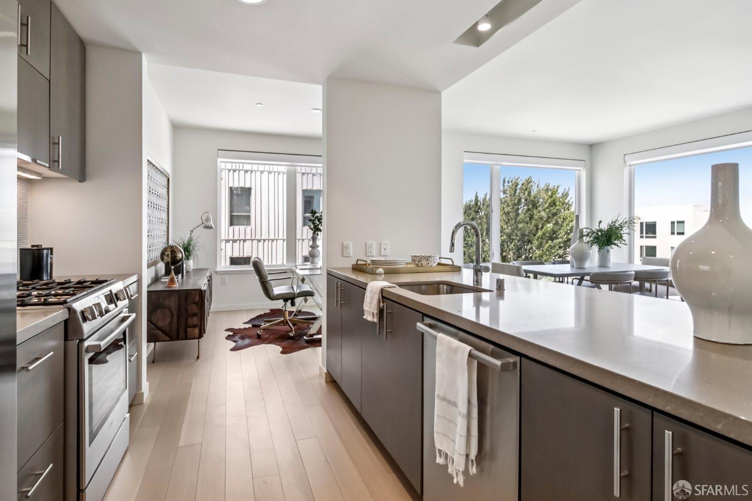 51 Innes Court # 403