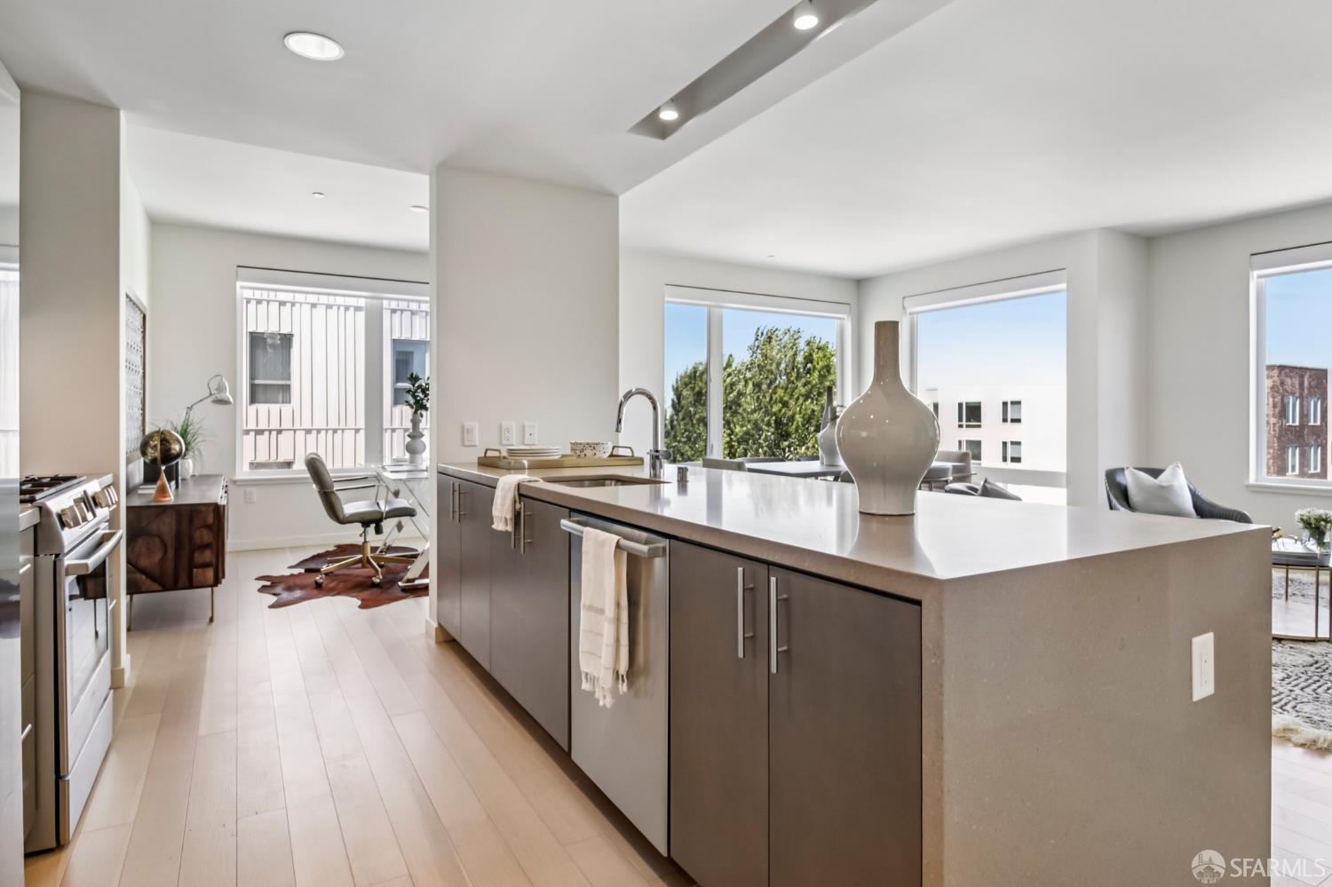 51 Innes Court # 403