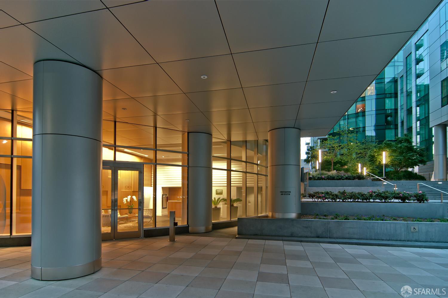 301 Main Street # 16H