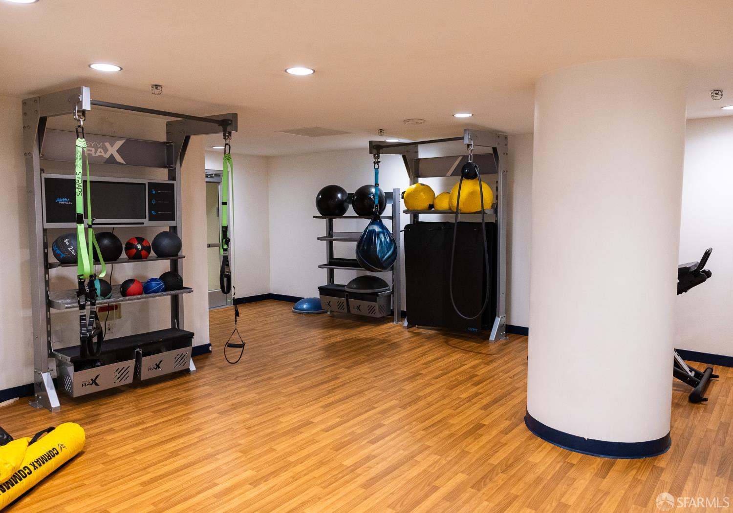 301 Main Street # 16H