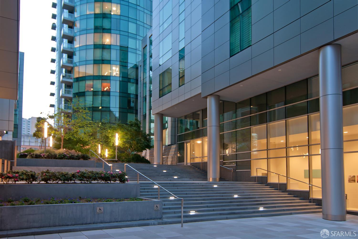 301 Main Street # 16H