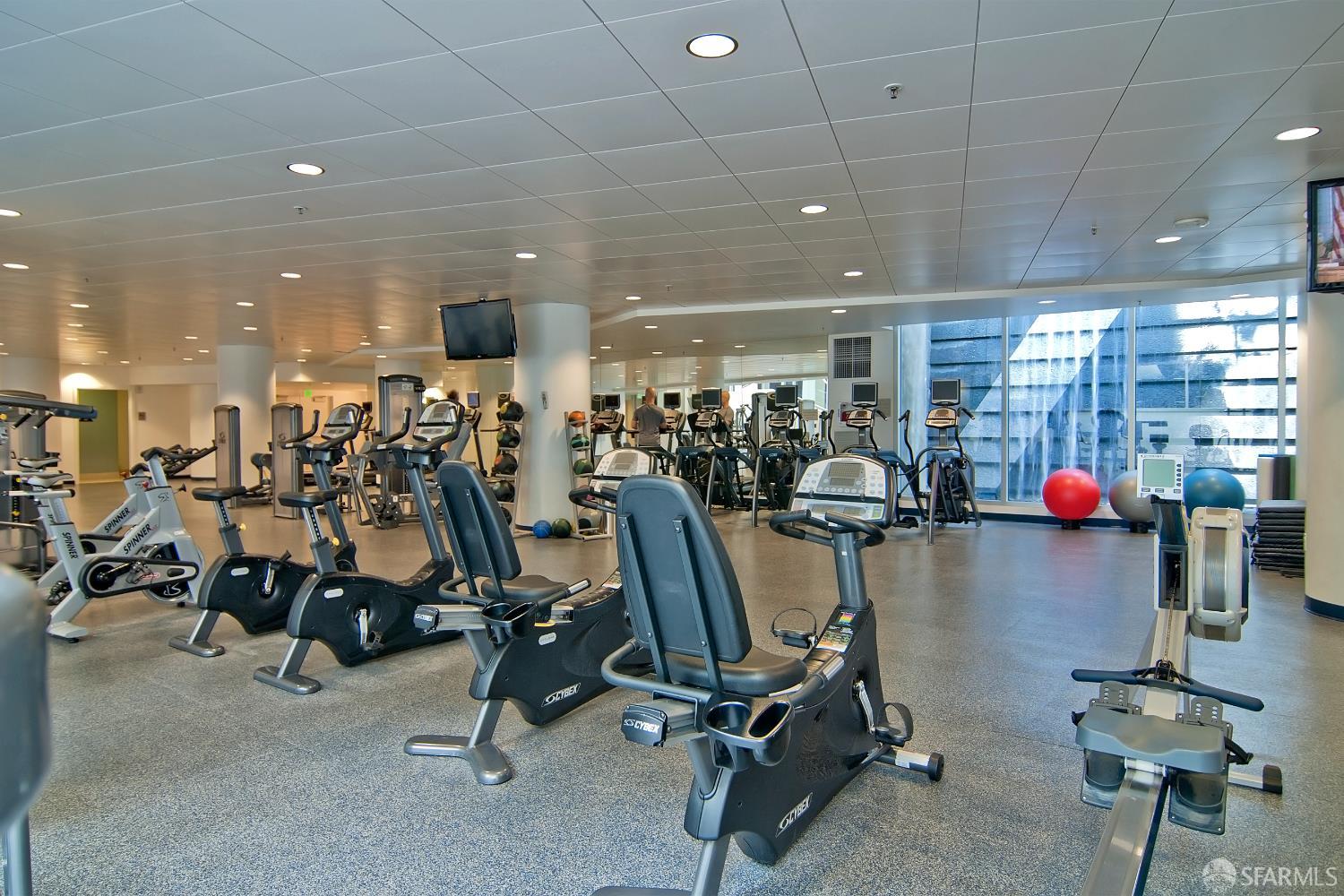 301 Main Street # 16H