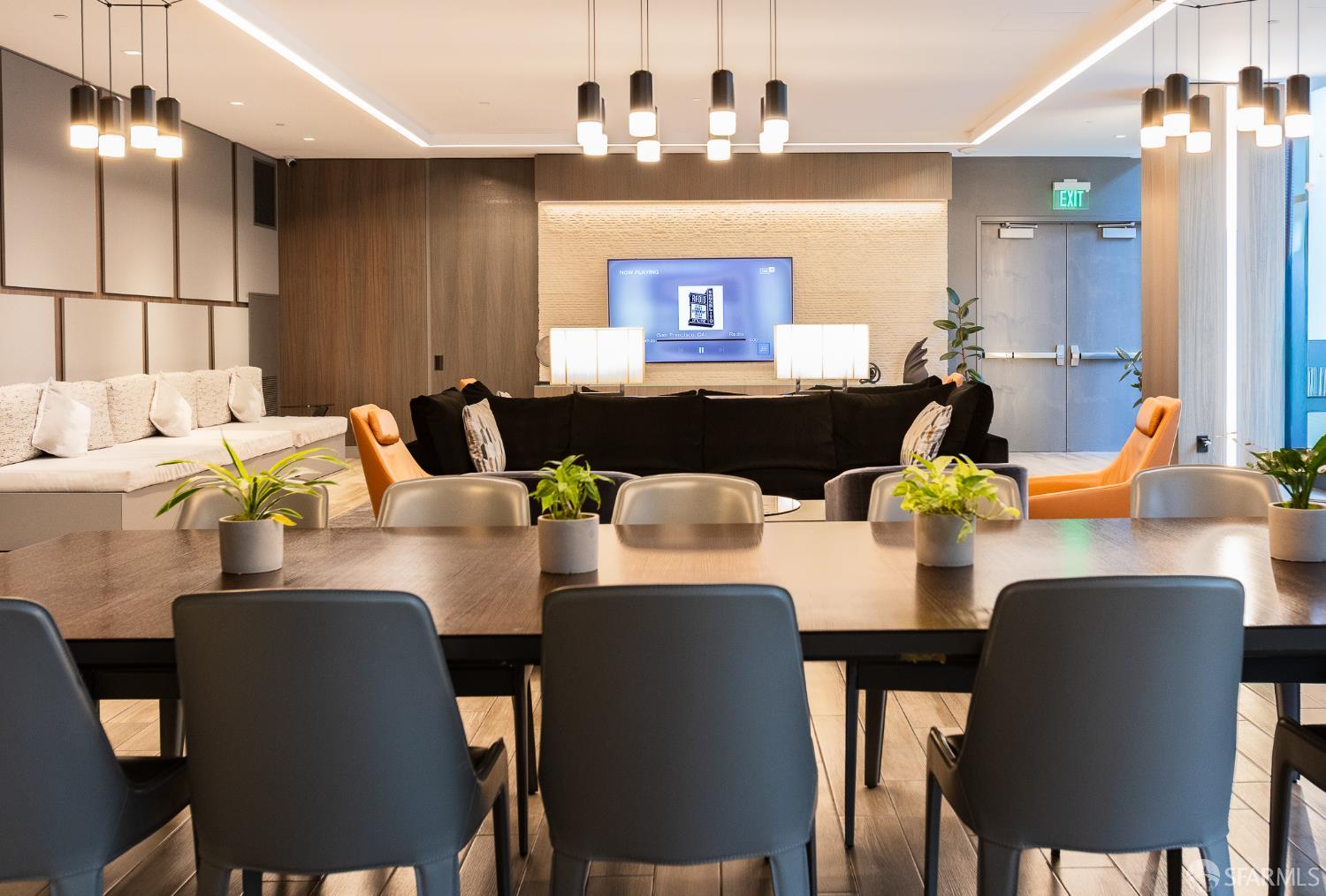 301 Main Street # 16H