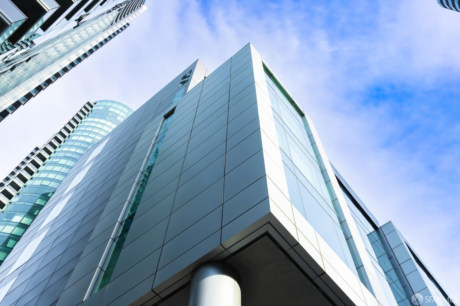 301 Main Street # 16H