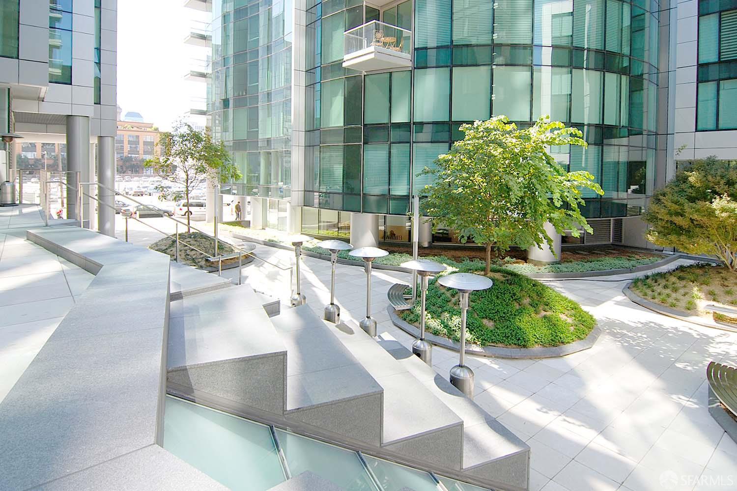 301 Main Street # 16H