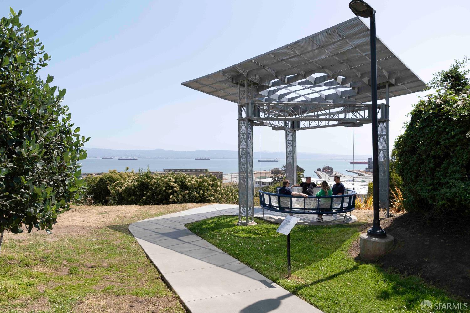 52 Innes Court # 402