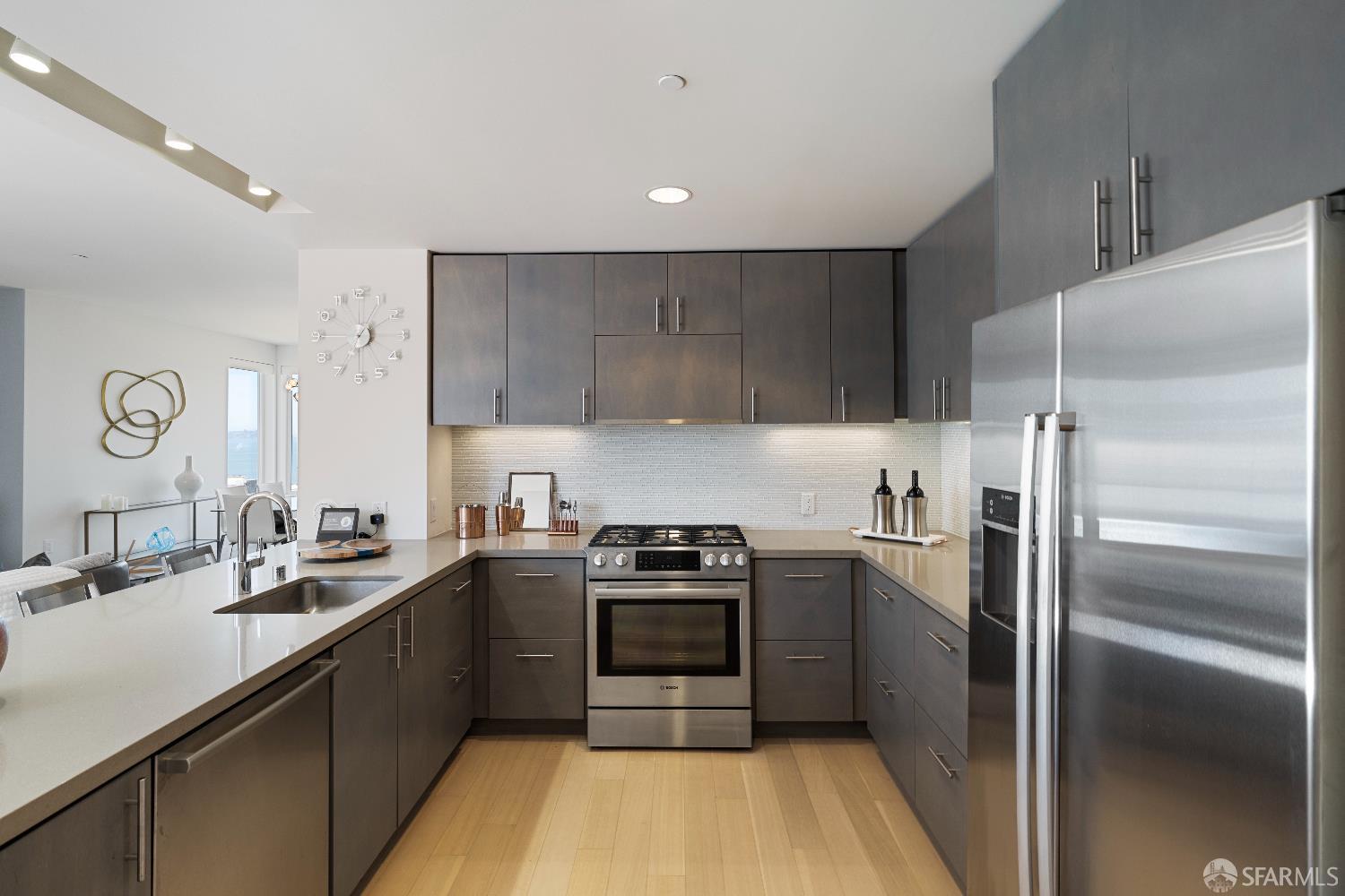 52 Innes Court # 402