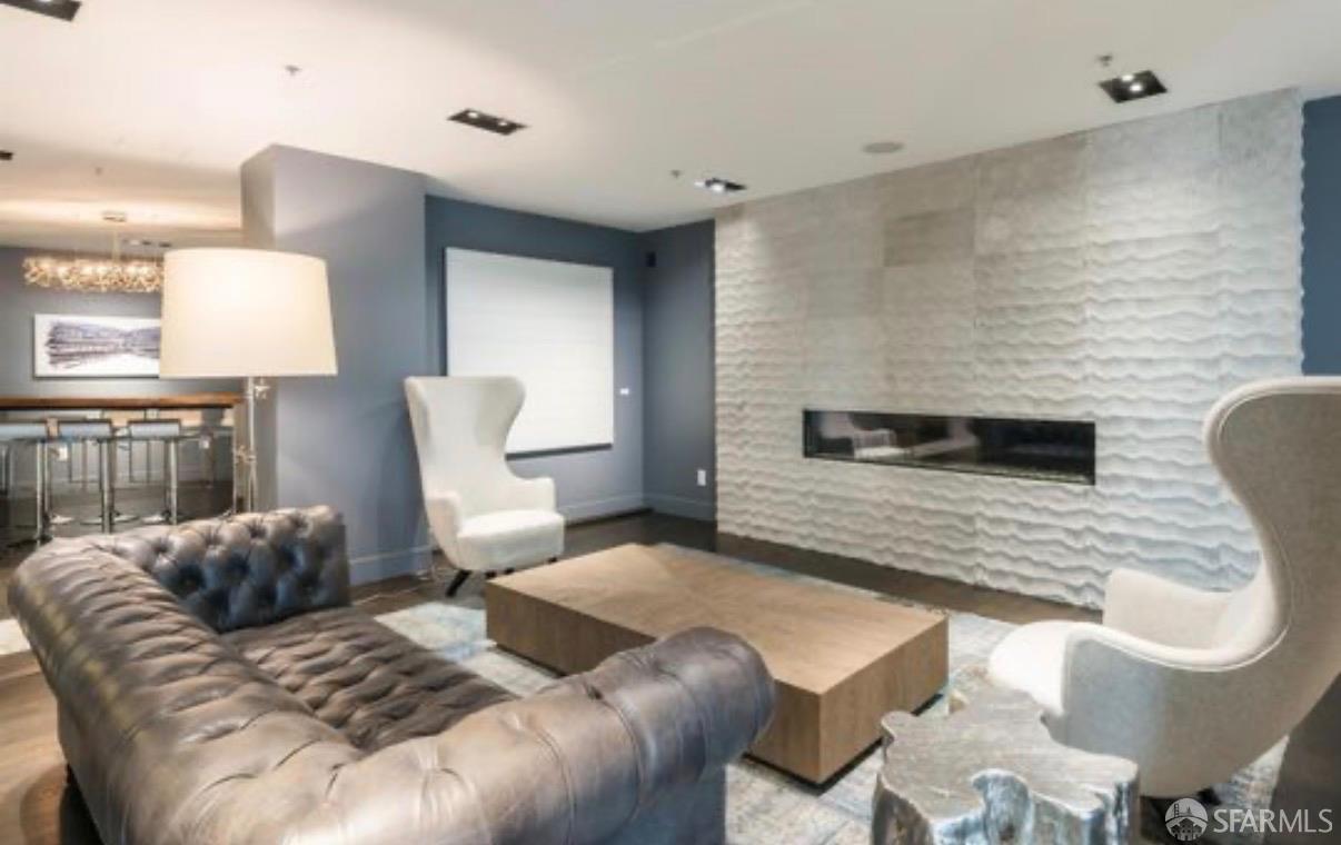 555 4th Street # 825
