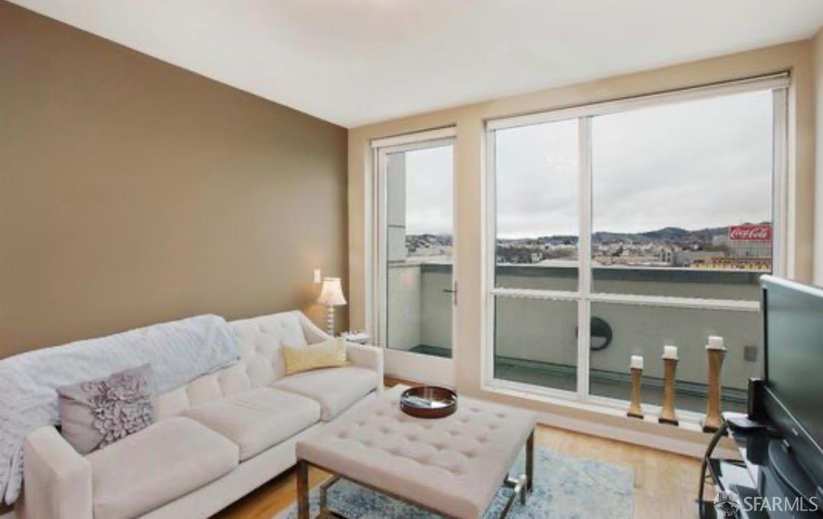 555 4th Street # 825