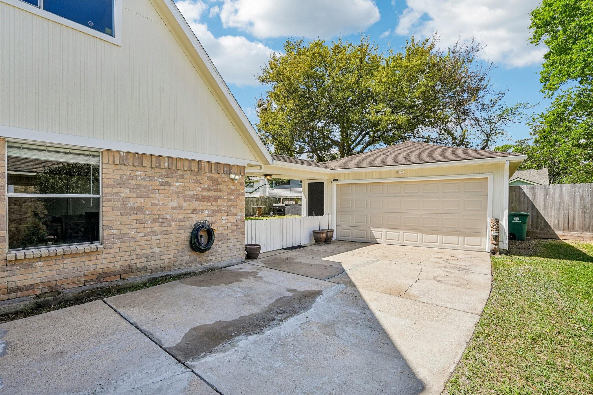 207 Lochnell Drive