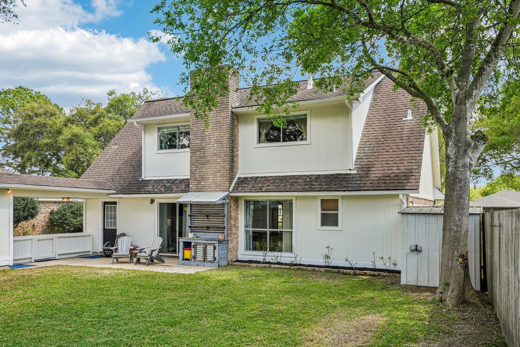 207 Lochnell Drive