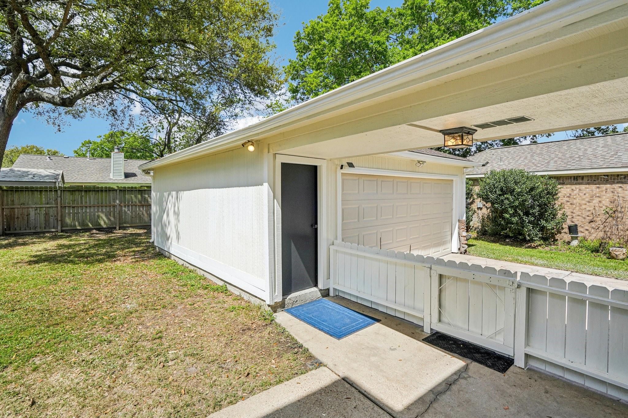 207 Lochnell Drive