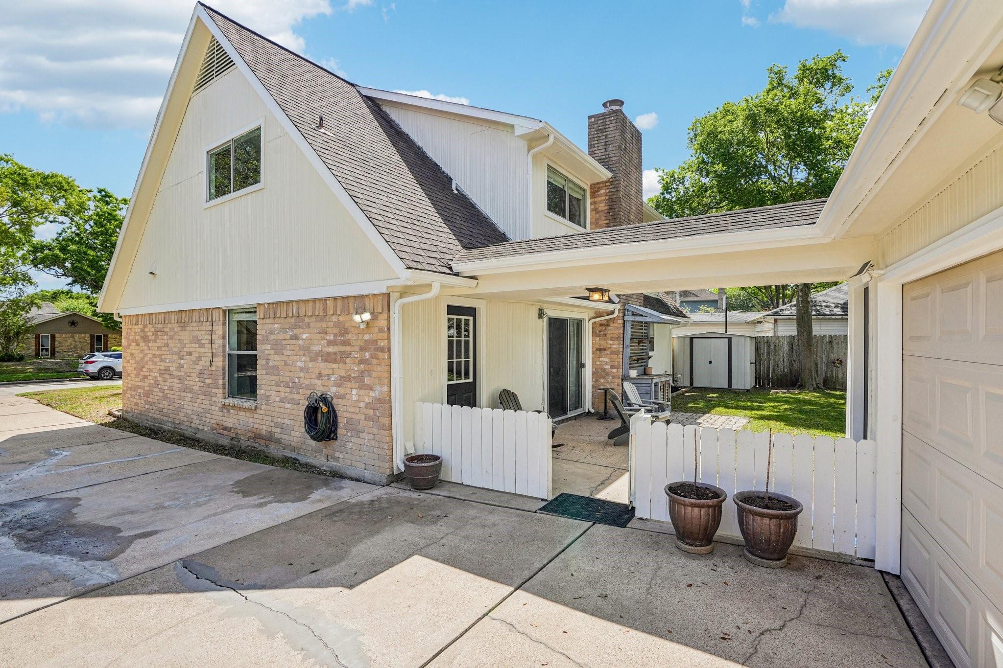207 Lochnell Drive