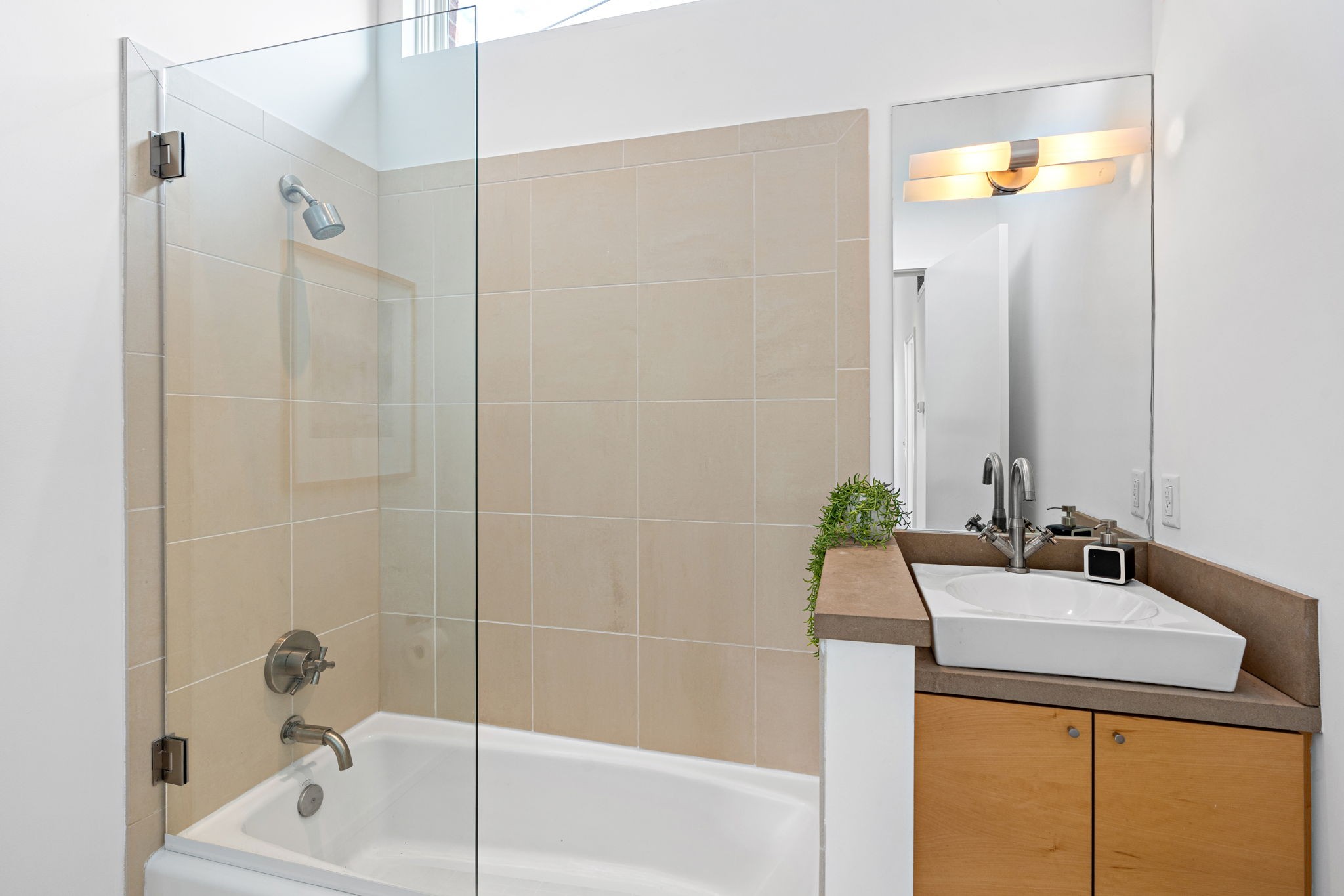 500 Madison St Unit: 107