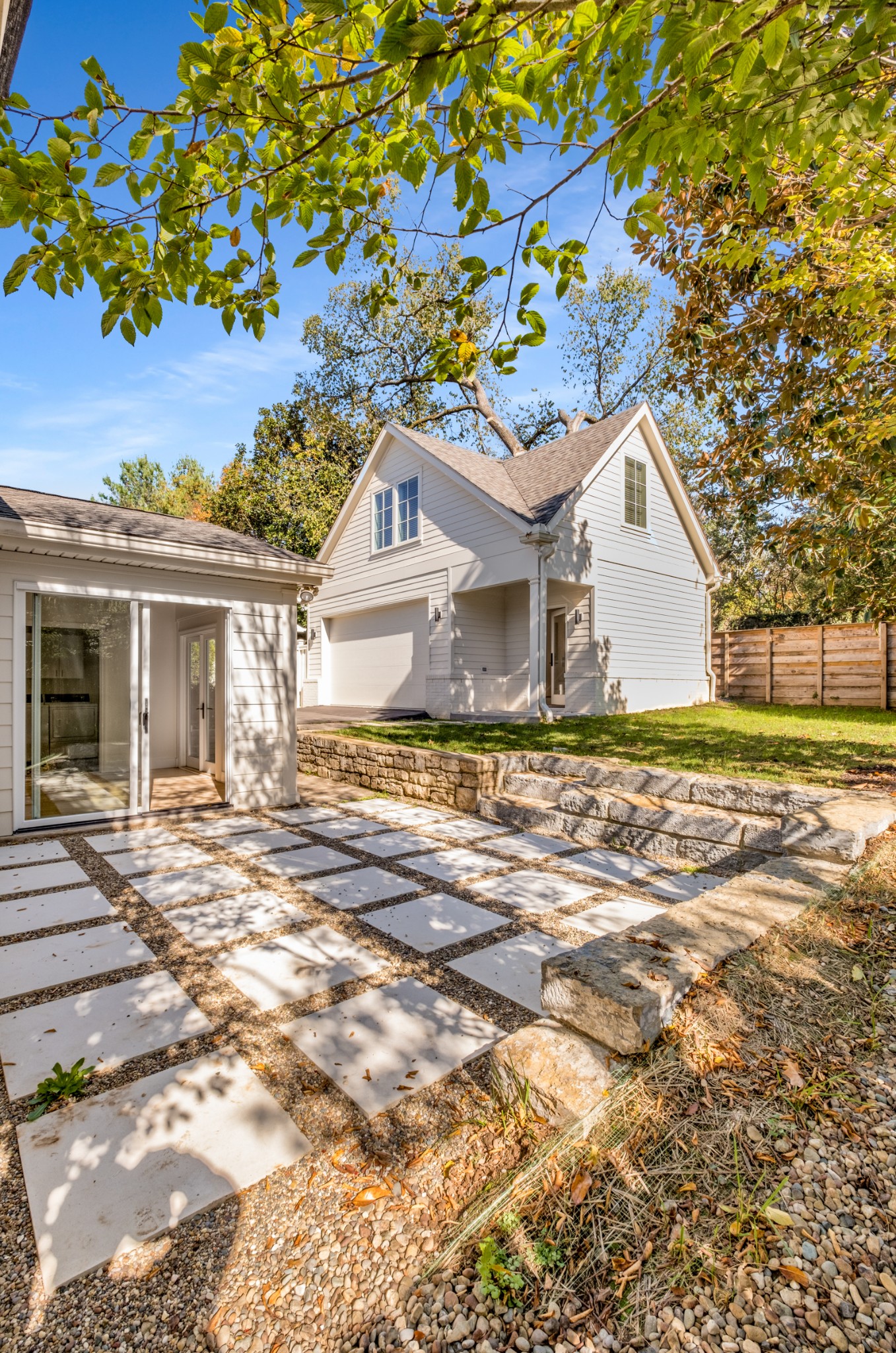 212 Leonard Ave