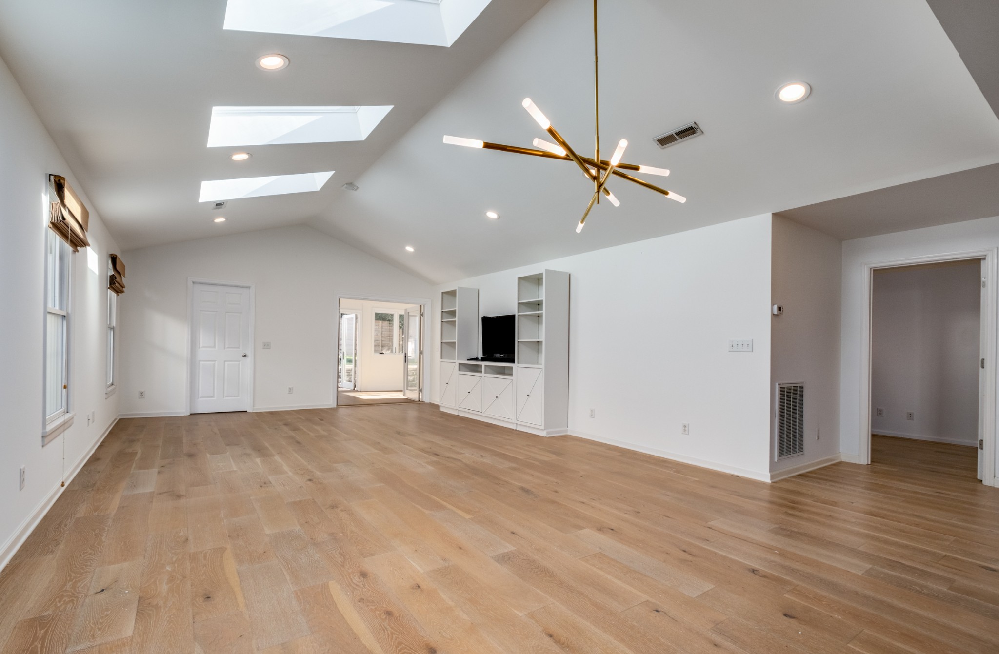 212 Leonard Ave