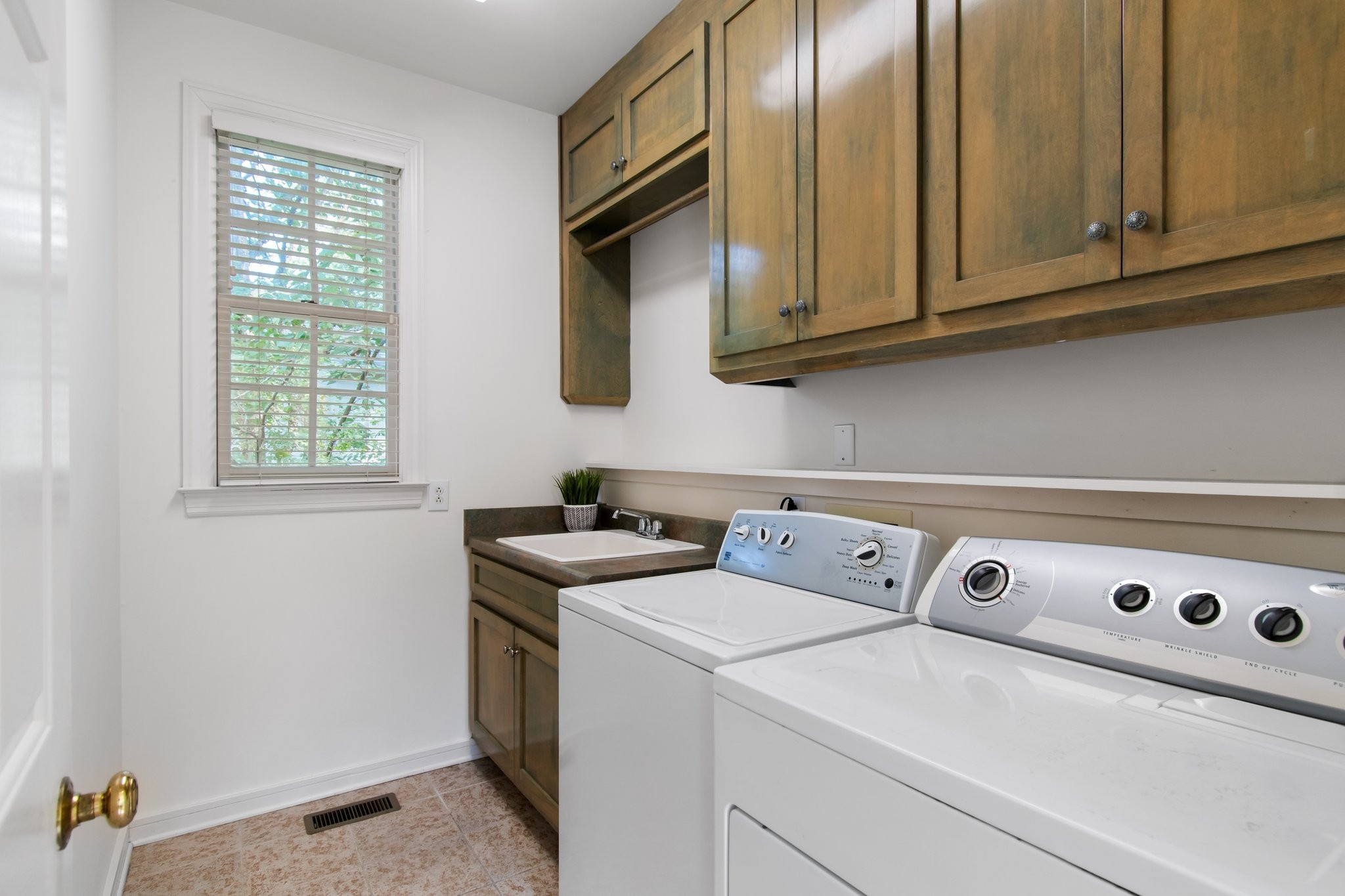 121 Abbeywood Dr