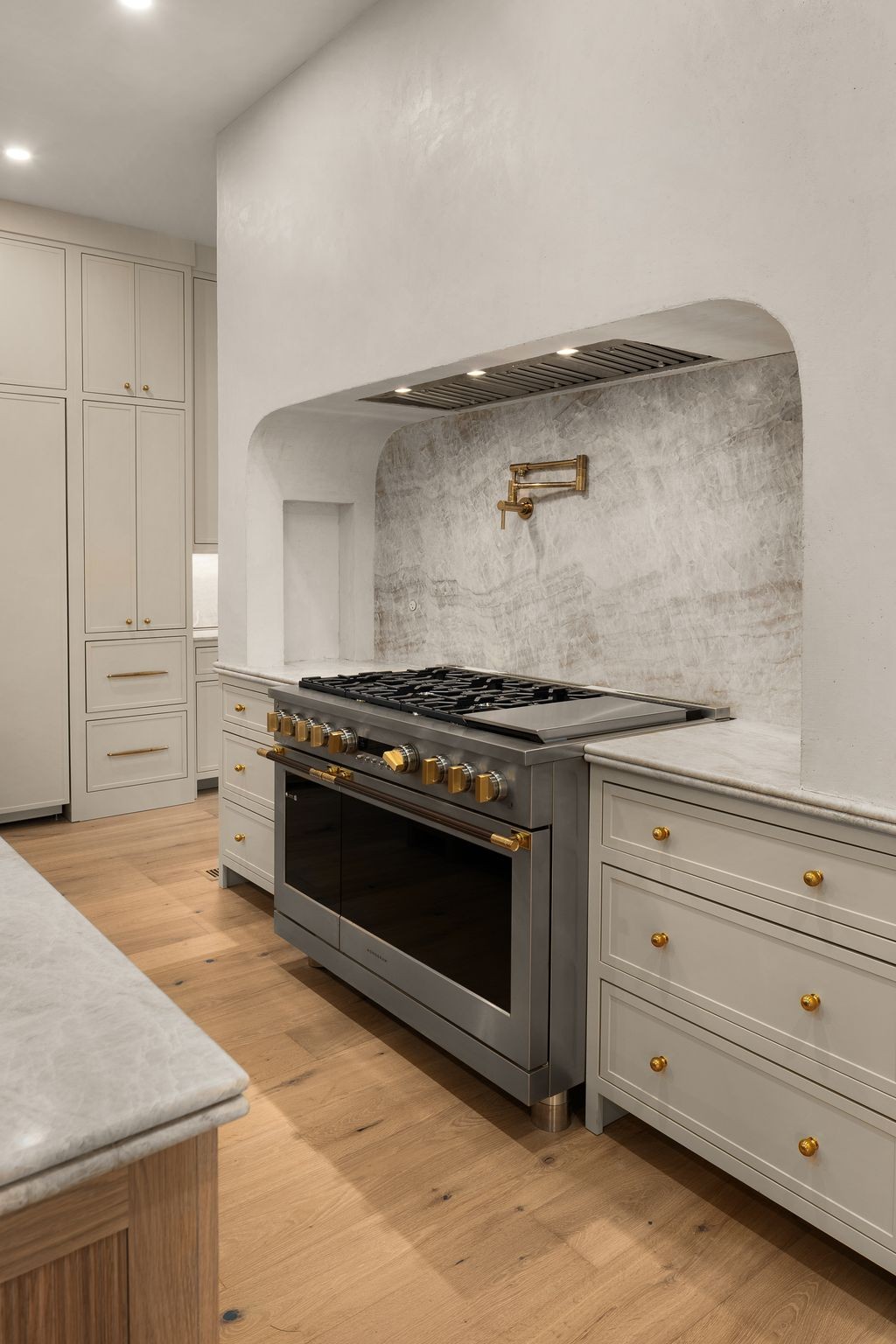 6103 Bryan Pl