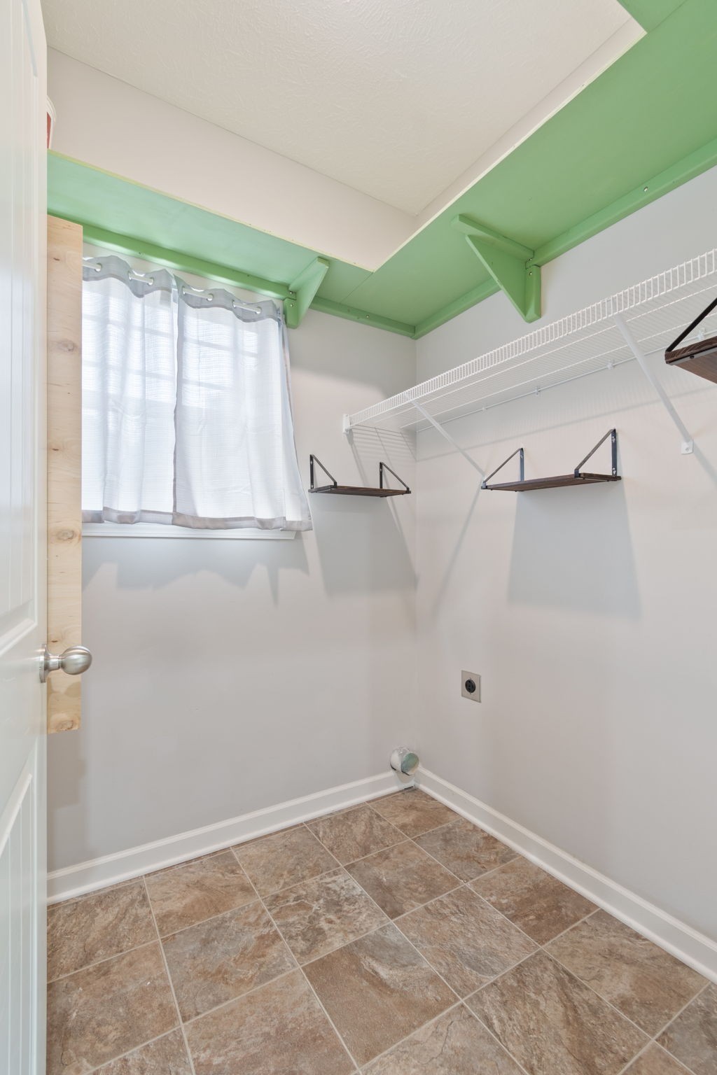 1504 Halverson Dr