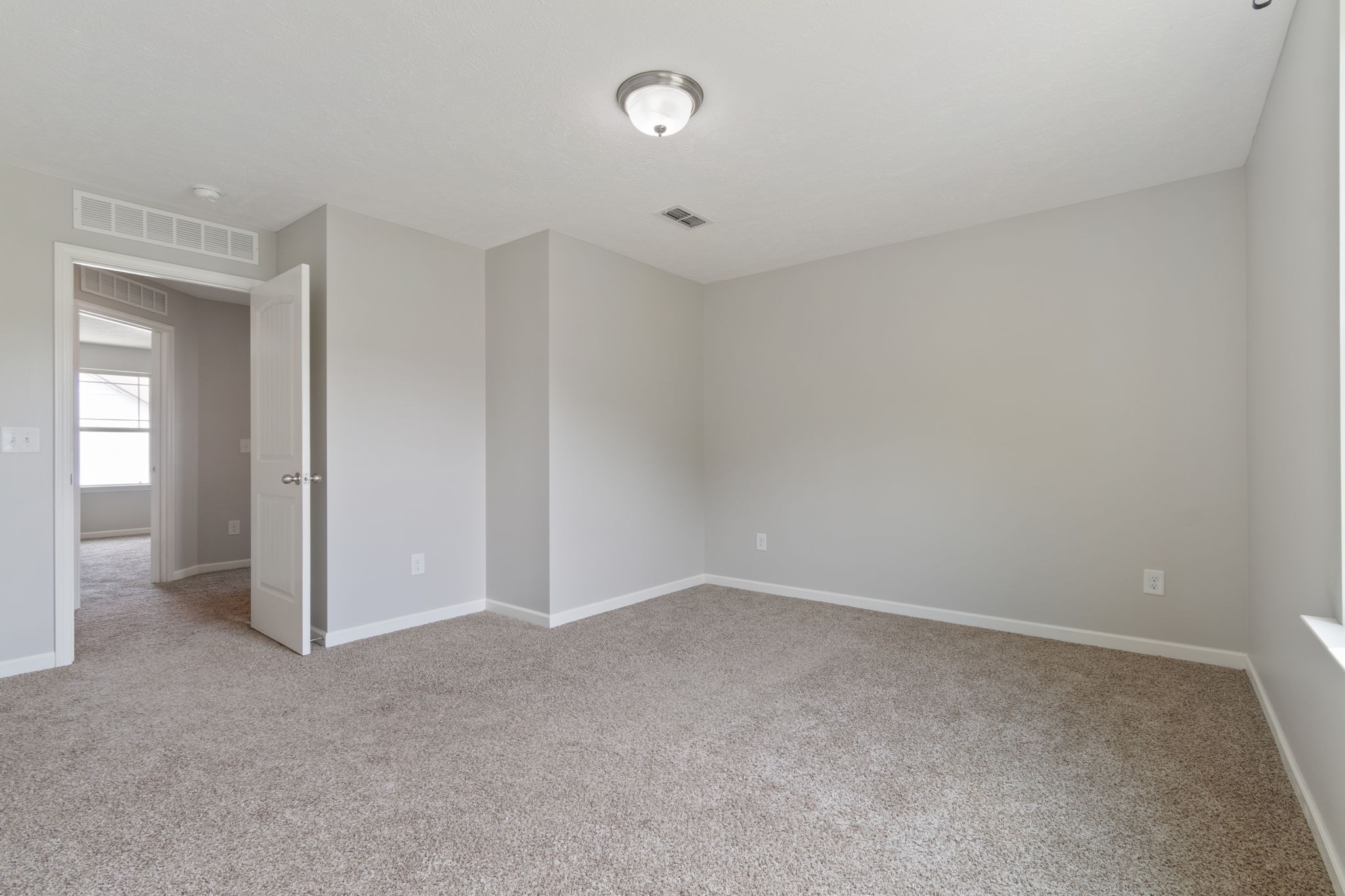 1504 Halverson Dr