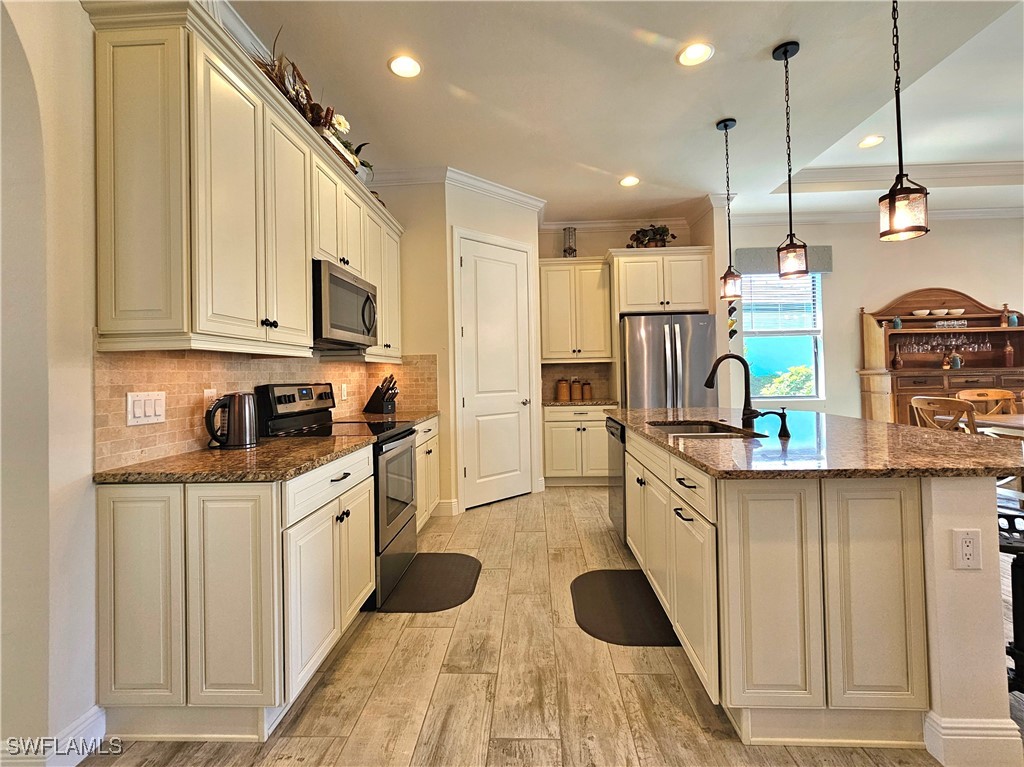 11550 Onyx CIR