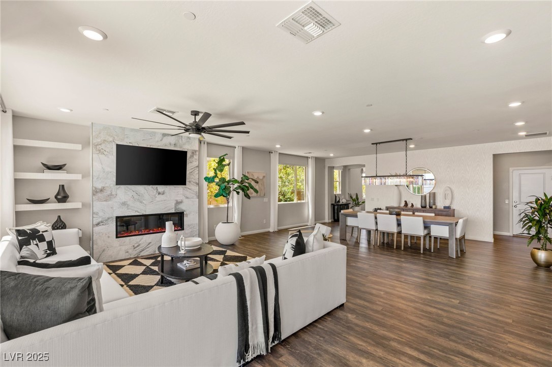 390 Coastal Redwood Street
