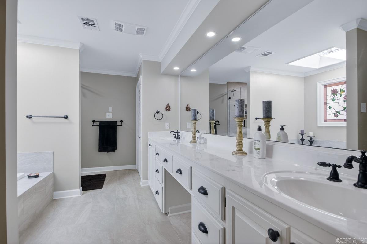 3 Longview Cove