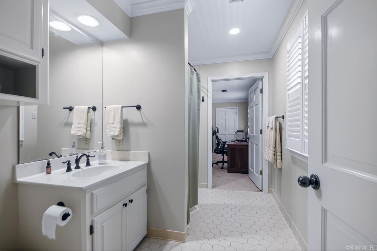 3 Longview Cove