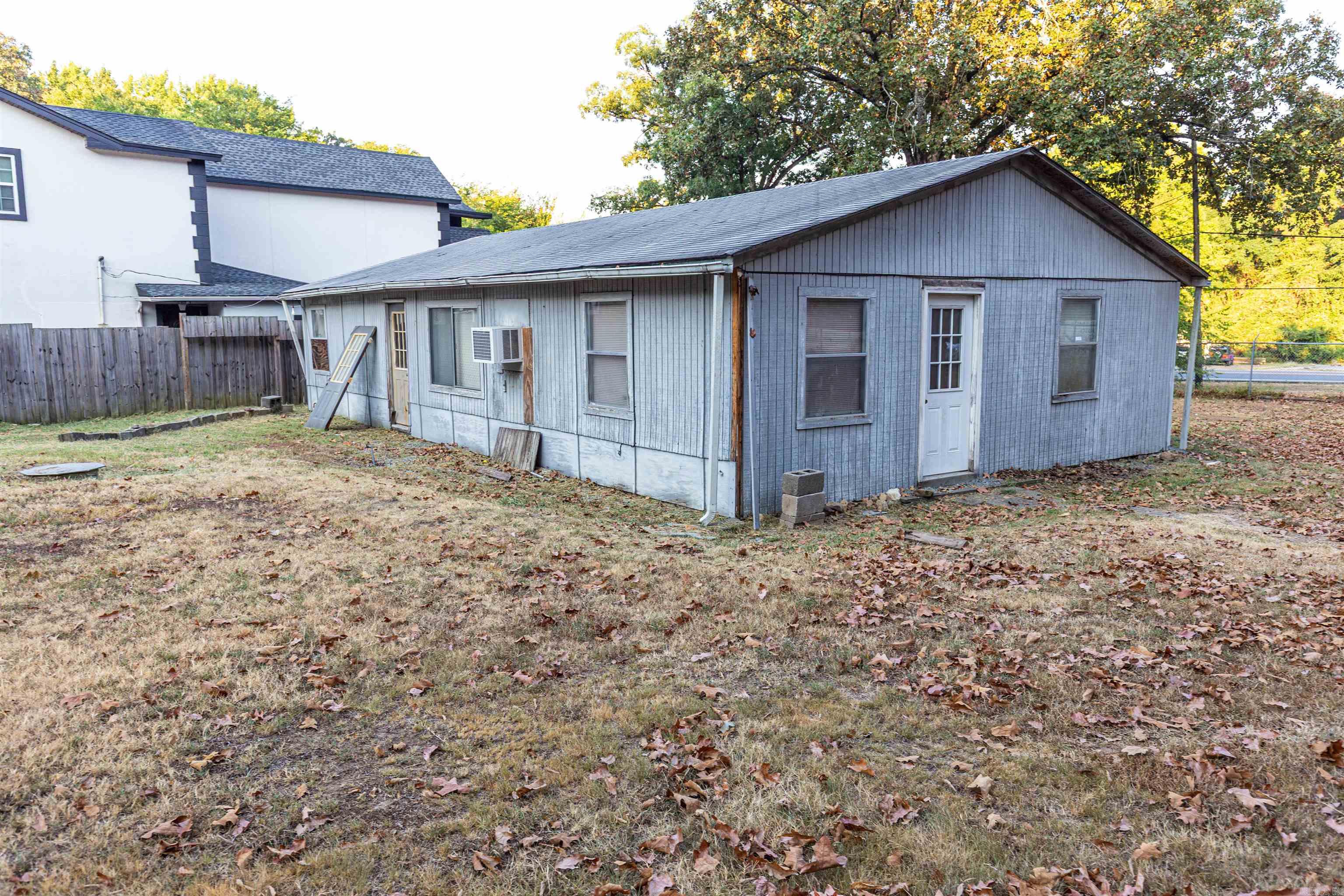 8601 Arch St Pike