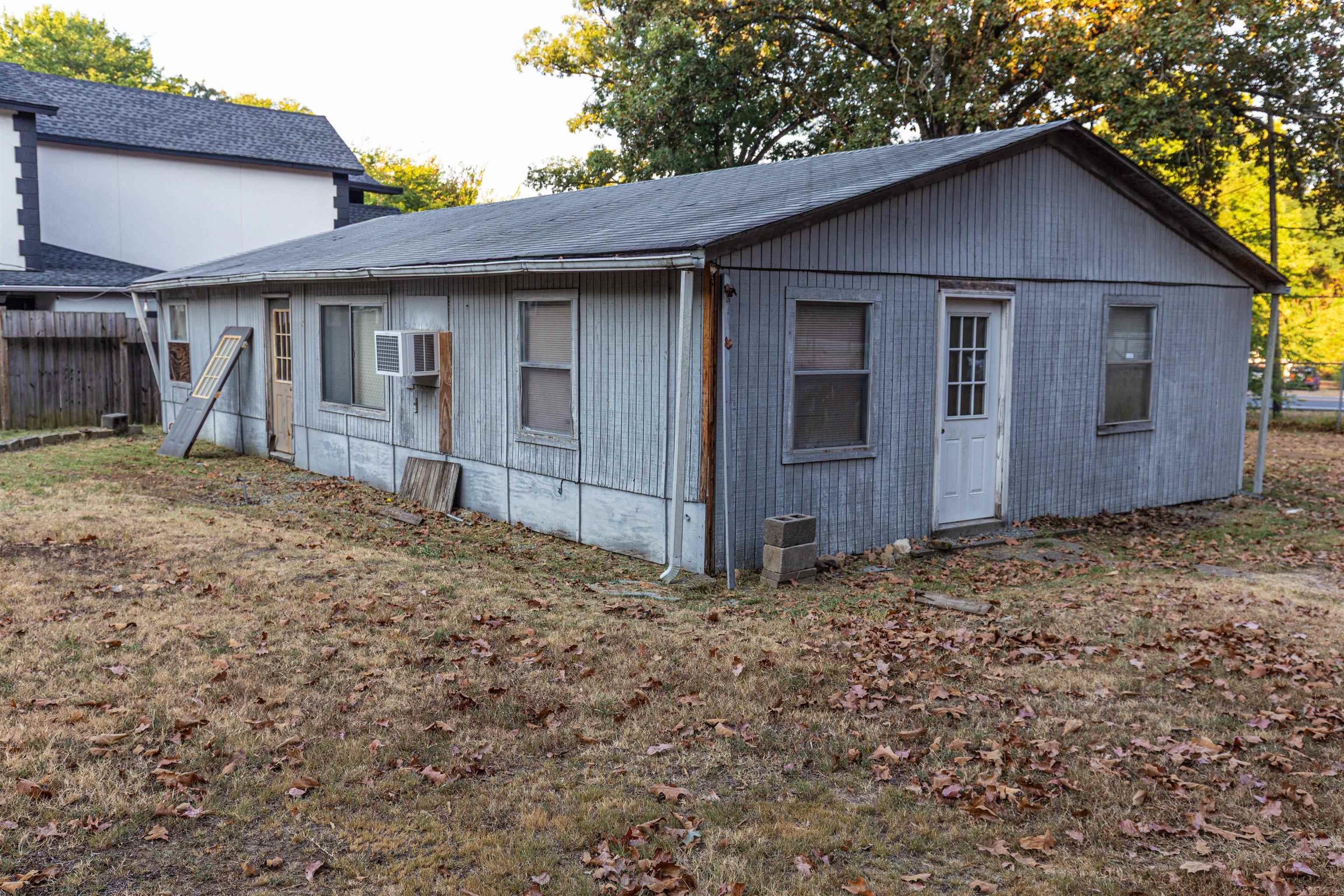 8601 Arch St Pike