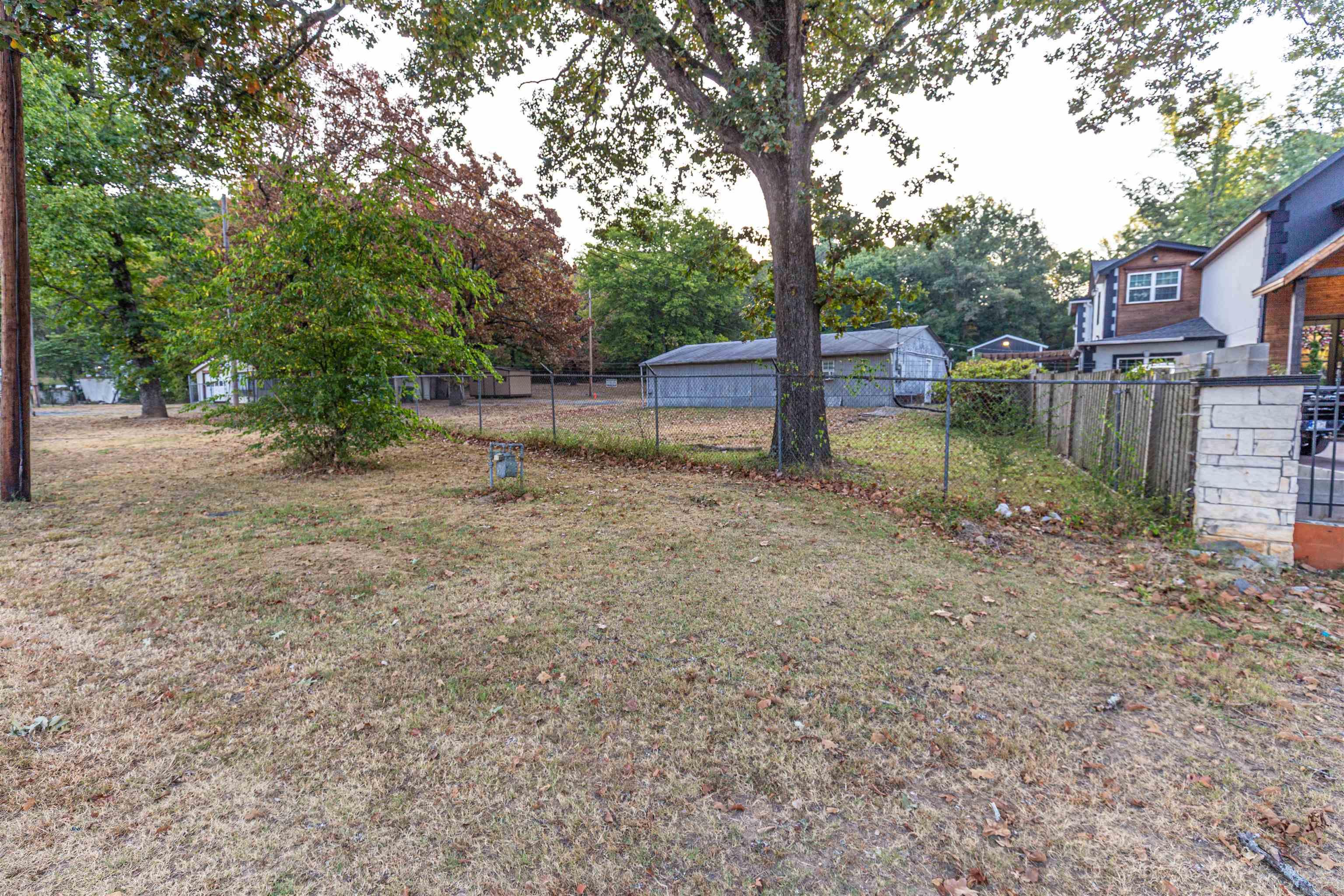 8601 Arch St Pike