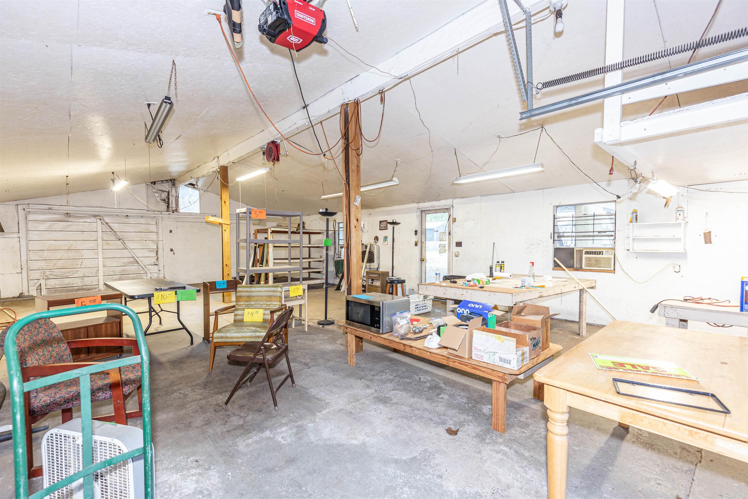 8519 Arch St Pike